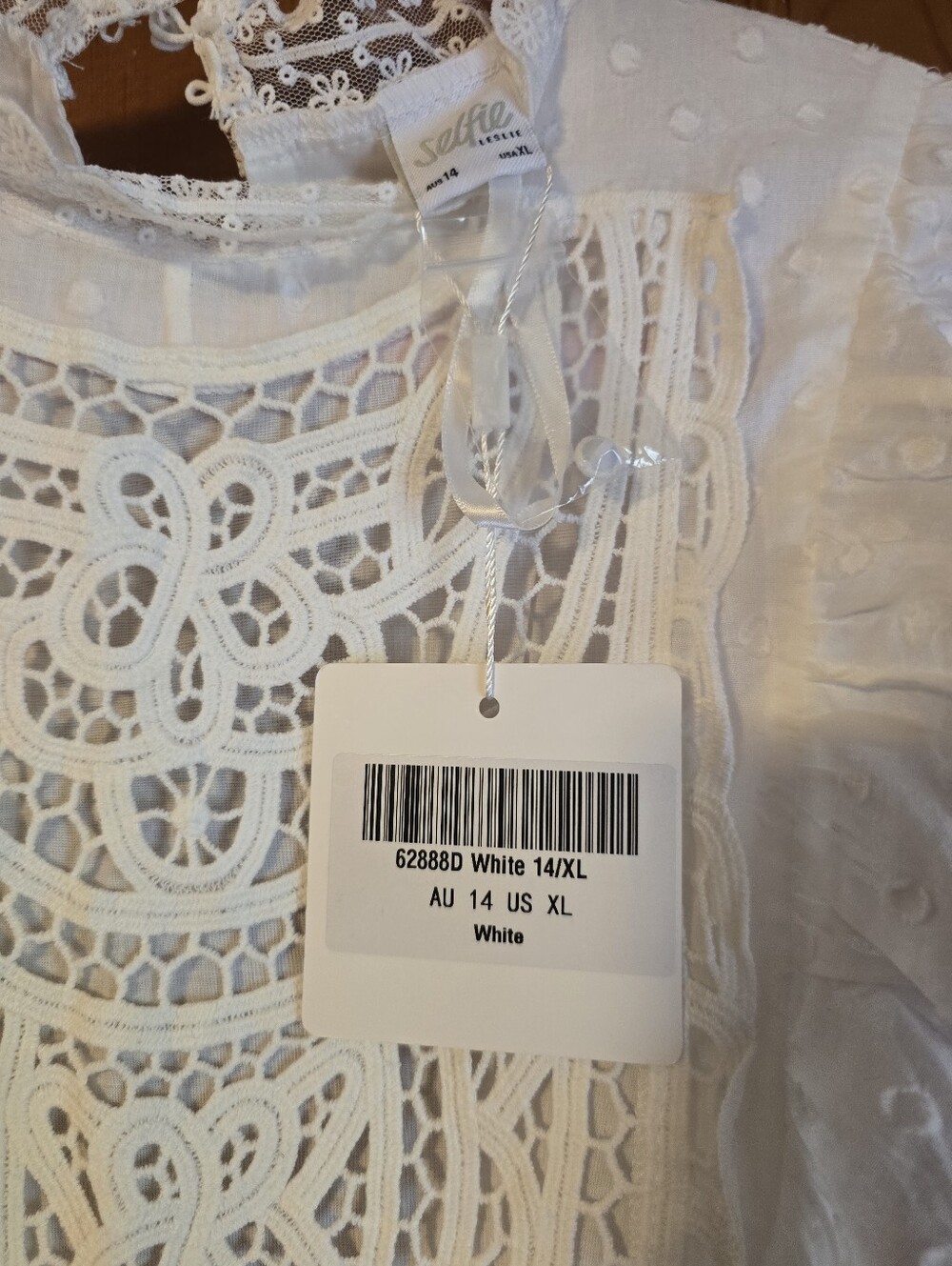 White Lace Selfie Leslie Appliqué Ruffle Romper New With Tags - Picture 3 of 8